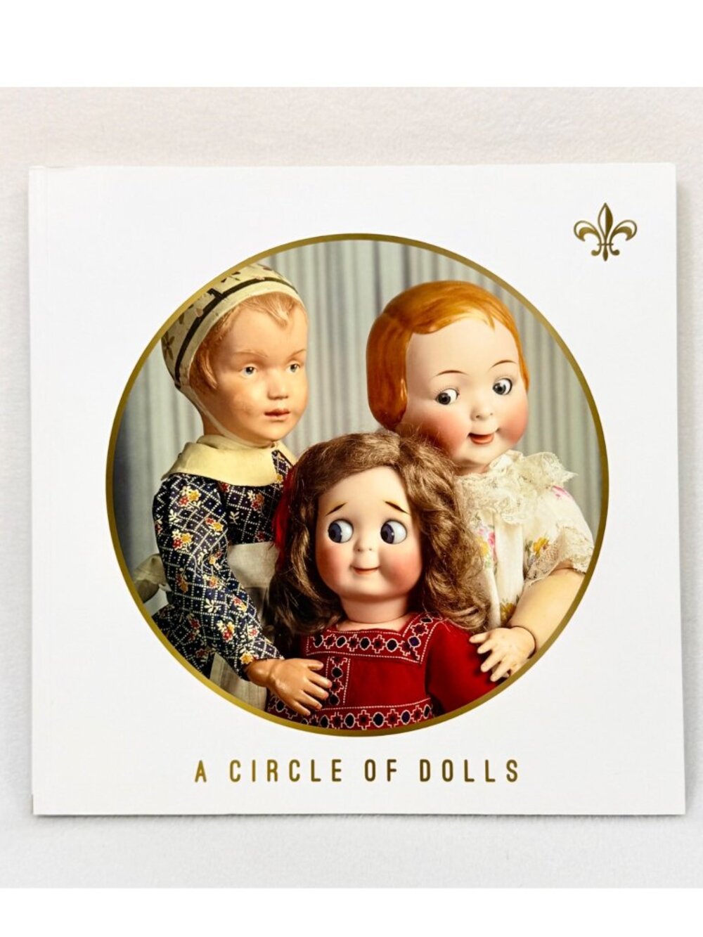 A Circle Of Dolls Theriault's 2020 Auction Guide of over 300 Dolls All Color